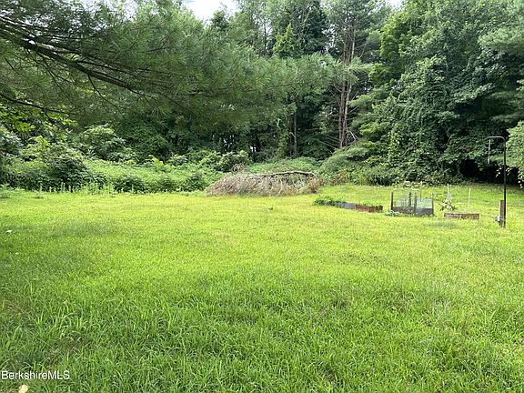 4th image of 35 Oak Leaf Dr