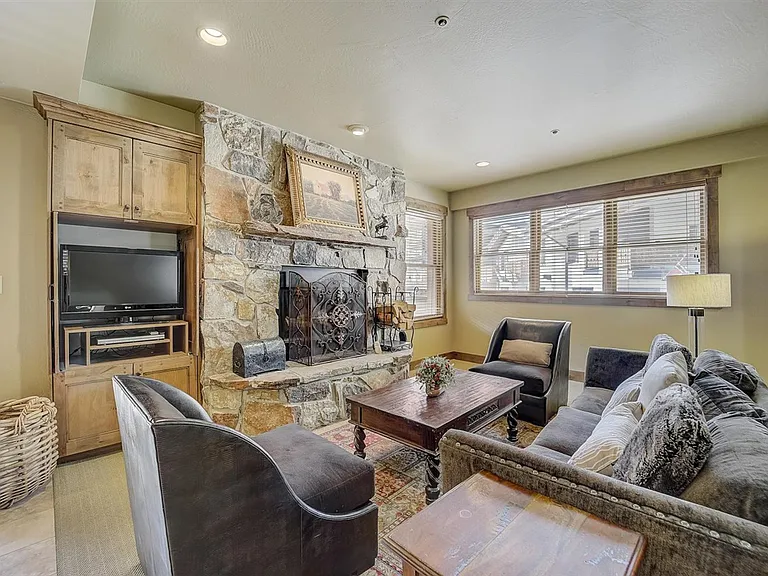 7580 Royal St E #23 — Photo 6