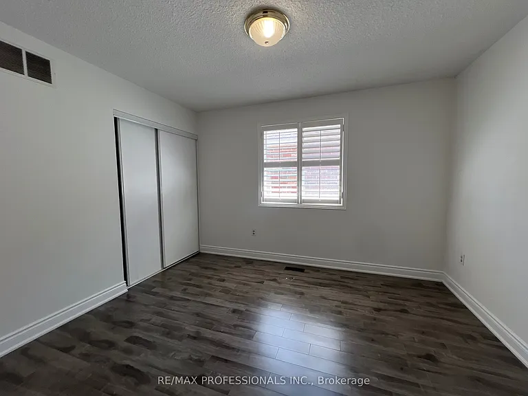 3895 Henrietta Way #MAIN — Photo 35