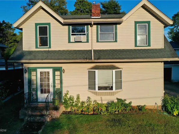 910 Fairview Ave, Millersburg, OH 44654
