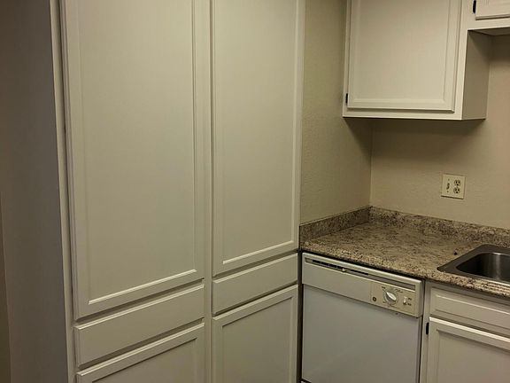5th image of 211 Monterey Blvd