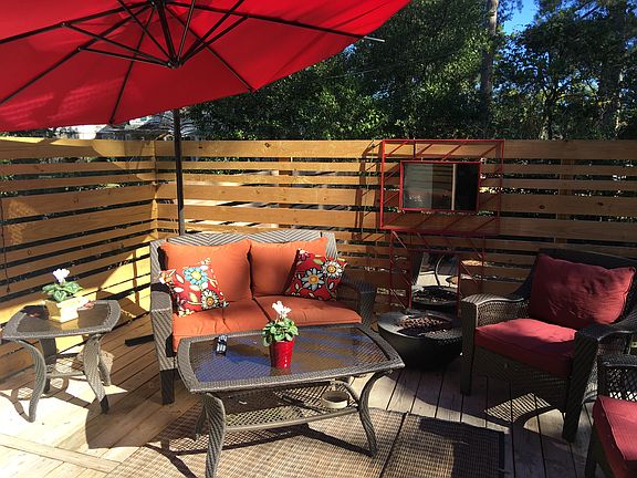 Huge deck off family room!