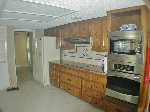 3rd image of 2202 Shadow Cliff St