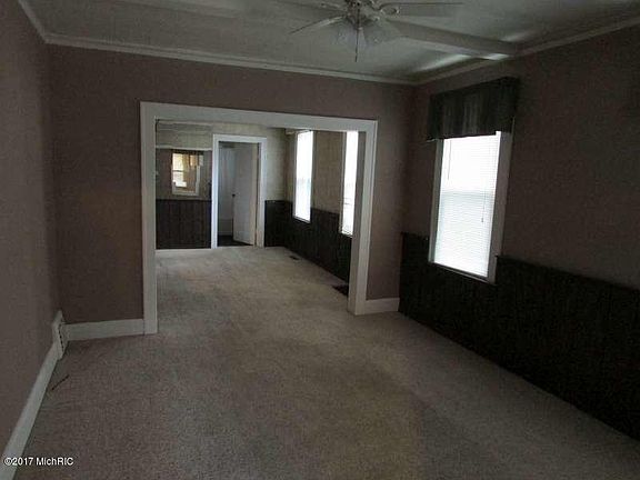 3rd image of 1272 E Forest Ave