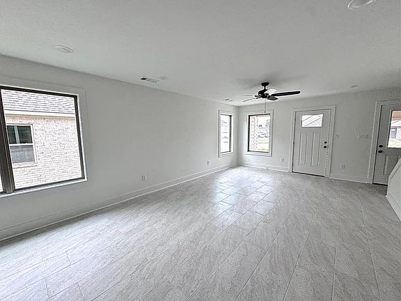 4th image of 240 Wolf Den Ln
