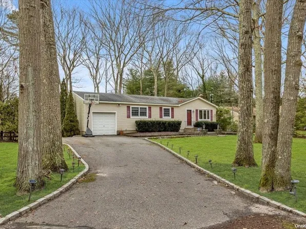 86 Sunny Line Drive, Calverton, NY 11933