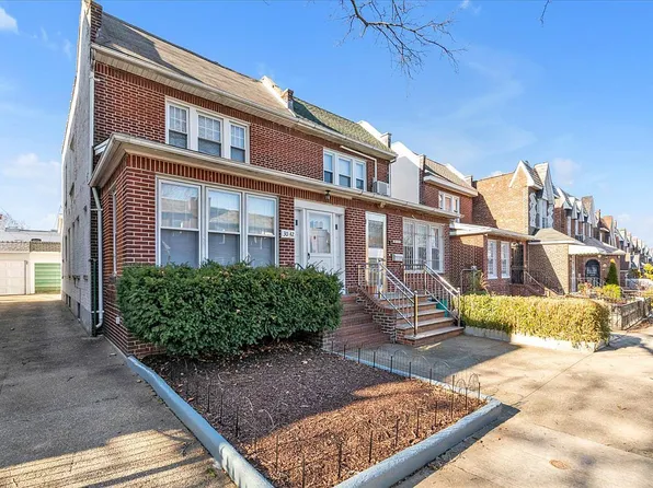 3042 84th St, Flushing, NY 11370