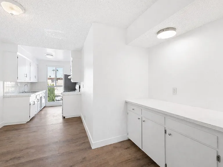 6828 Fulton Ave #4 — Photo 3