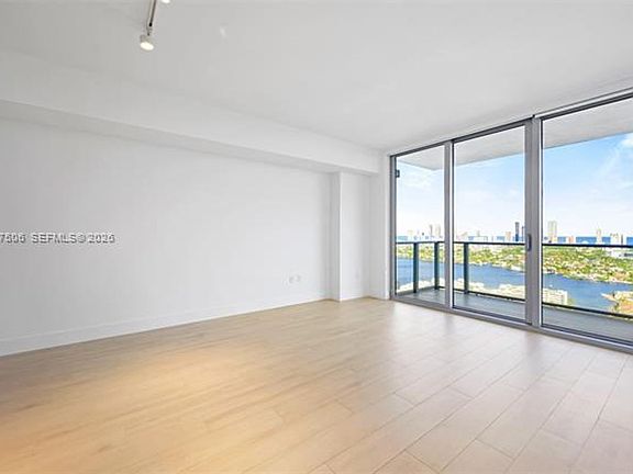 5th image of 16385 Biscayne Blvd Unit 3020