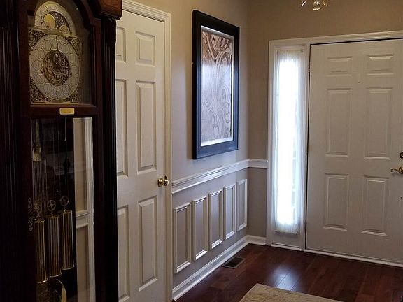 5th image of 128 Fox Run Dr