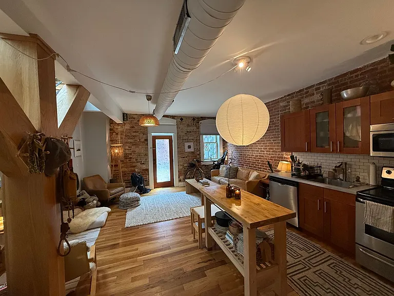 82 N Lexington Ave — Photo 7