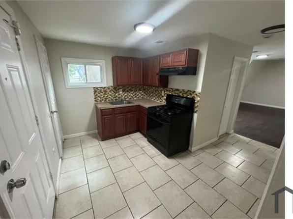 170 S 9th St, Newark, NJ 07107