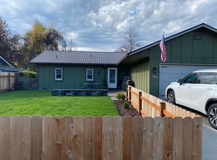 1405 S 7th St, Cottage Grove, OR 97424