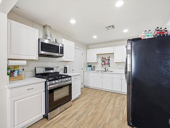 5th image of 804 Ann Arbor Dr