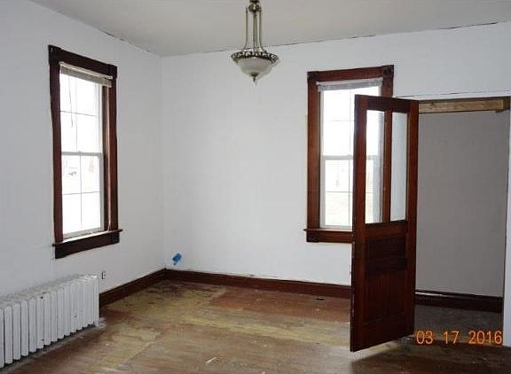 5th image of 212 1st Ave NW