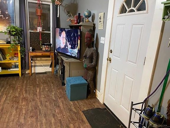 5th image of 212 James St