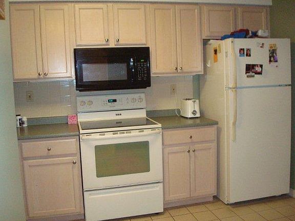 Updated Kit. w/ all appls.