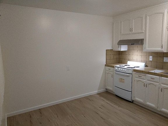 5th image of 4398 Moorpark Ave #3