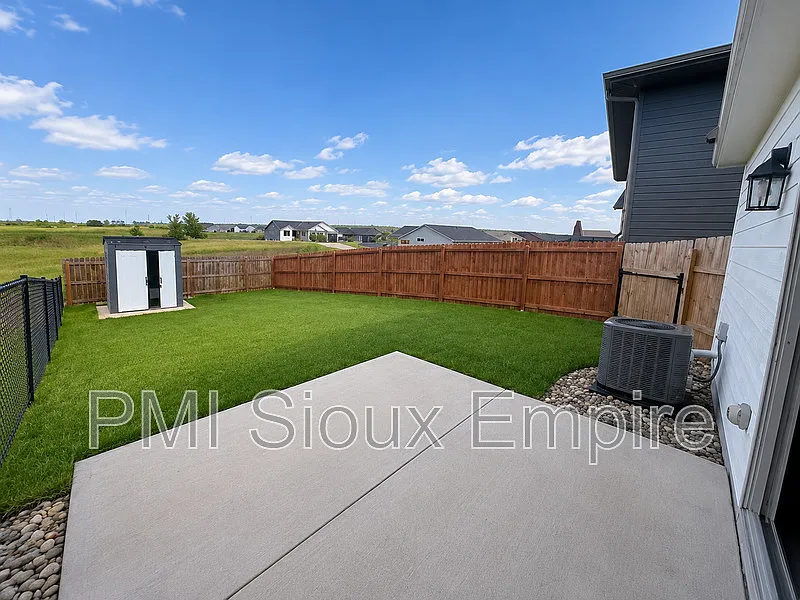 3 bed, 2.0 bath, 1250 sqft, $1,850 — Photo 3
