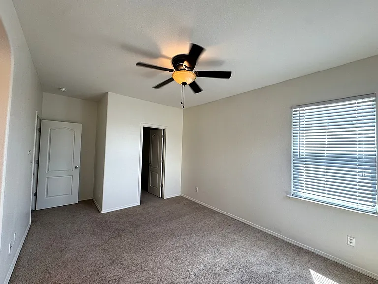 4060 Trenton Ave — Photo 11