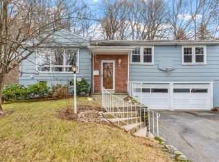 37 Sun Valley Dr, Worcester, MA 01609