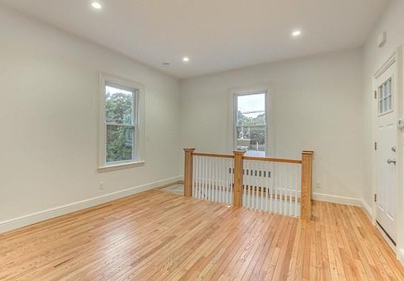 5th image of 3 Rock Ave APT 1