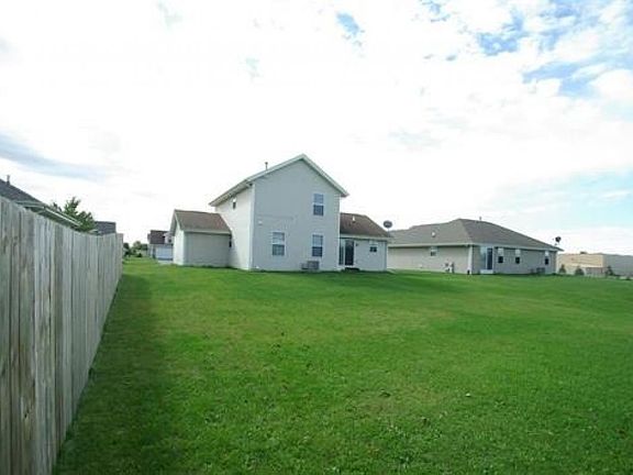 3rd image of 5512 Sedgeway Dr