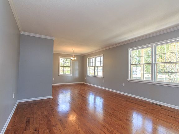 5th image of 1100 E Poplar Ave