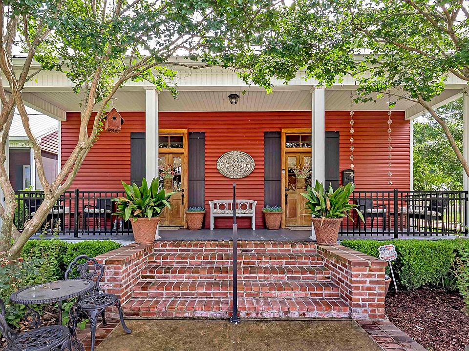 1st image of 210 Louisiana St