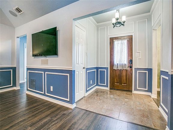 5th image of 111 Douglas Dr