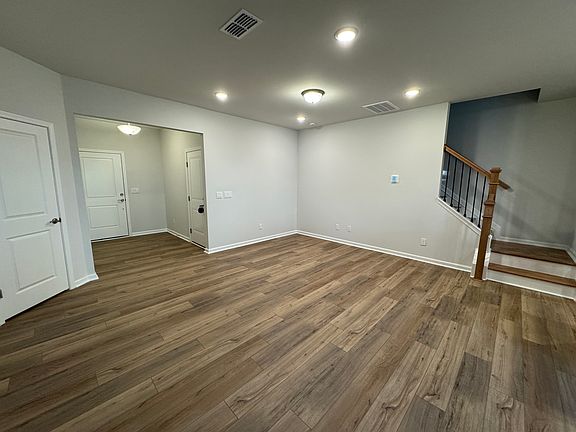 5th image of 202 Broomside Ave