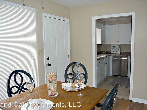 4th image of 205 Hillsboro Ln