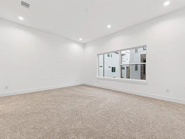 5841 Dolores St — Photo 22
