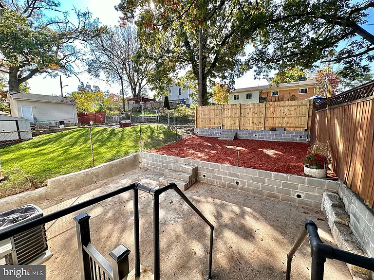 4709 Clay St NE — Photo 26