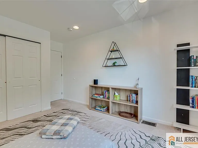 403 Somerset Ct — Photo 26