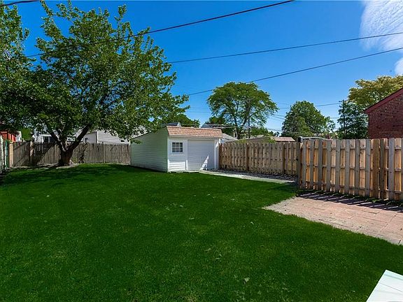 3rd image of 14104 Highlandview Ave