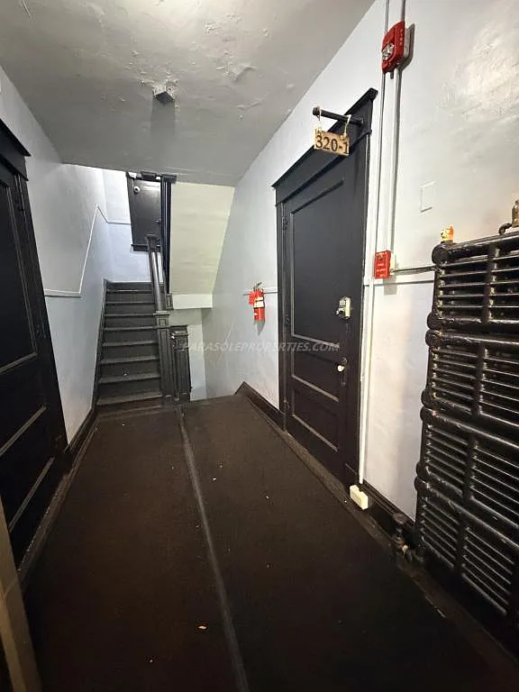 320 Taylor Ave, apt 1 — Photo 4