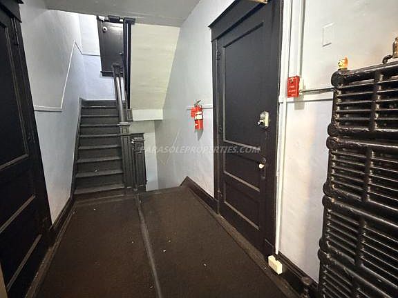 4th image of 320 Taylor Ave #1
