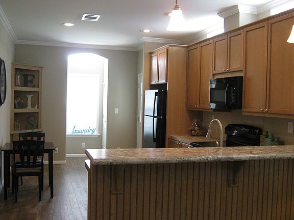 4th image of 534 Squire Ln