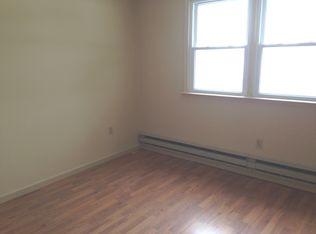 4 Onota Ln APT 1, Pittsfield, MA 01201