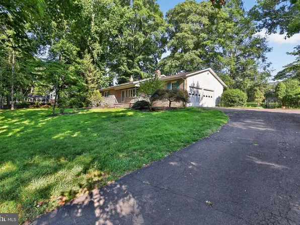 510 Green Valley Rd, Langhorne, PA 19047