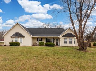 1211 Mockingbird Ln, Carterville, IL 62918