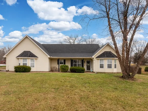 1211 Mockingbird Ln, Carterville, IL 62918