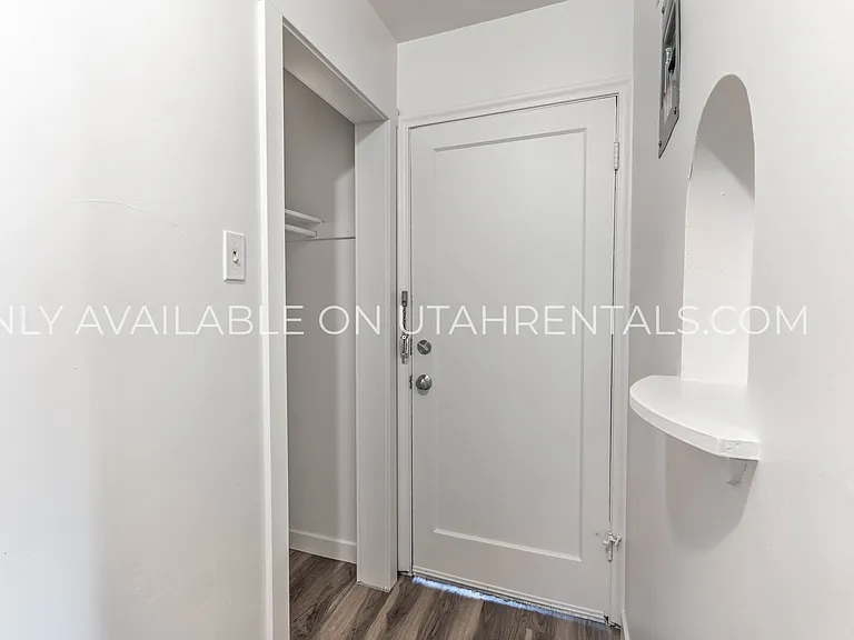 Daley Apartments — Photo 7