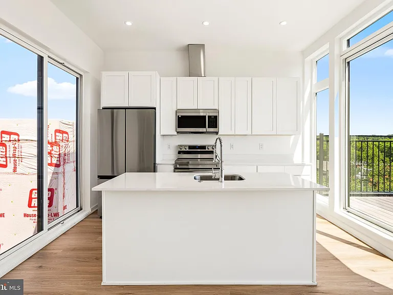 710 Kennedy St NW #30 — Photo 5