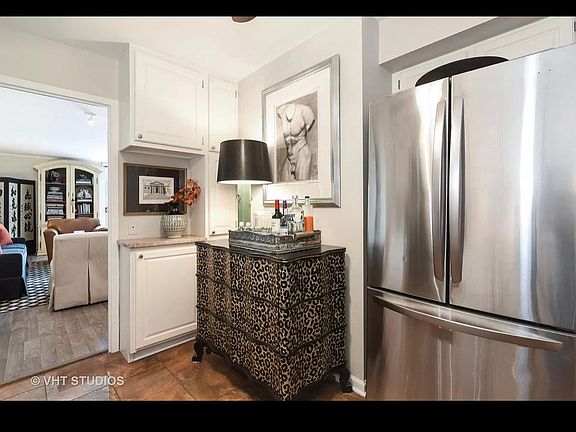 3rd image of 6033 N Sheridan Rd APT 33J