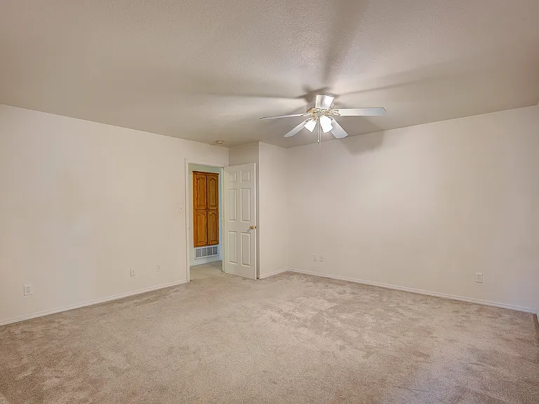 4804 Edgewater Dr — Photo 22