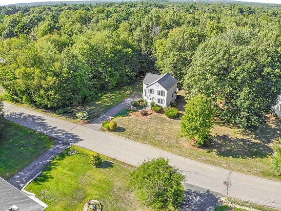 3rd image of 20 Drew Woods Drive
