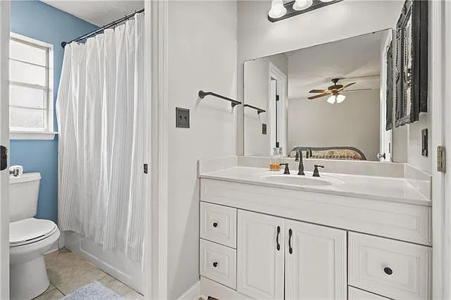 105 N Kings Ct — Photo 9