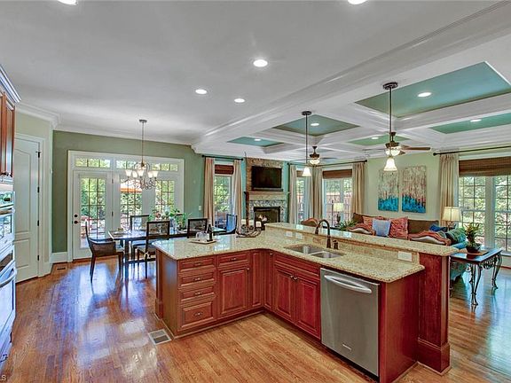 5th image of 2923 Wynnewood Dr